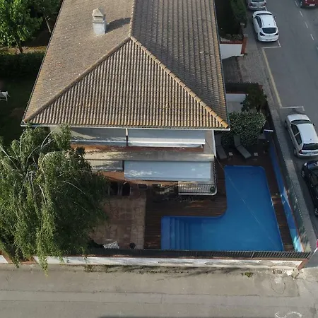 House Of Joy , Casa En *
